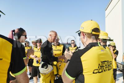 andy-green-obe-celebrates-with-the-jcb-team.jpg